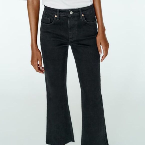 Zara‎ Mid Rise Black Jeans Seamless Hem Flared Metal Button Closure Sz 2 NWT - Picture 1 of 7
